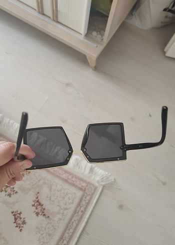 Şeffaf Siyah Gotik Kadın Gözlüğü - Görsel 2