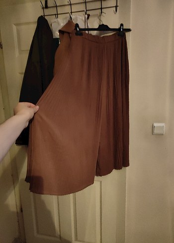 Kadın Kahverengi Piliseli Midi Kumaş Pantolon - Görsel 2