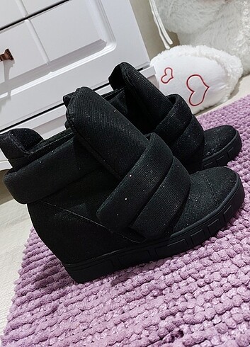 Zara Siyah simli gizli topuk