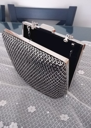 Gri Yılan Desenli Zincir Detaylı Metal Kadın Portföy - Görsel 7