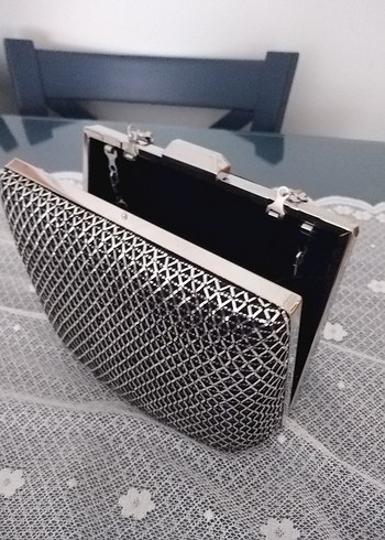 Gri Yılan Desenli Zincir Detaylı Metal Kadın Portföy - Görsel 8