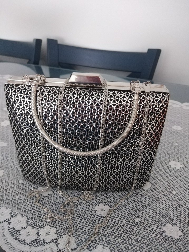 Gri Yılan Desenli Zincir Detaylı Metal Kadın Portföy - Görsel 3