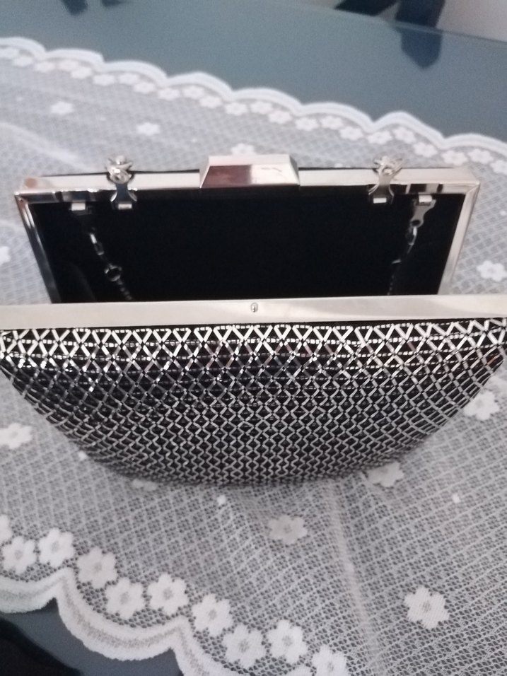 Gri Yılan Desenli Zincir Detaylı Metal Kadın Portföy - Görsel 5