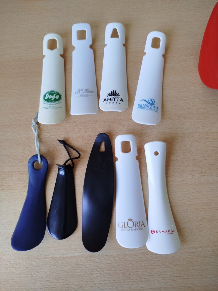 Renkli Plastik Ayakkabı Çekeceği ve Ayakkabı Kalıbı - Görsel 3