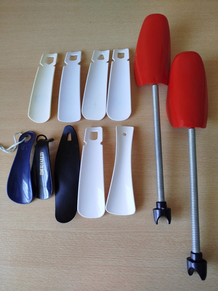 Renkli Plastik Ayakkabı Çekeceği ve Ayakkabı Kalıbı - Görsel 4