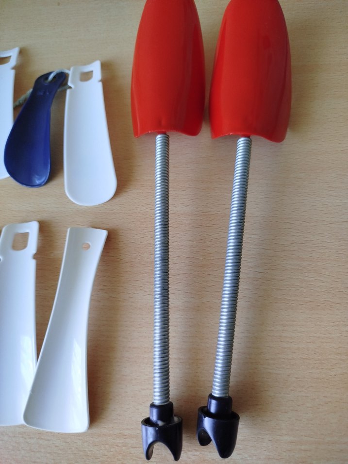 Renkli Plastik Ayakkabı Çekeceği ve Ayakkabı Kalıbı - Görsel 2