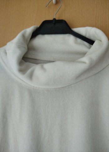 Uzun Kollu Yüksek Yakalı Beyaz Bluz - Görsel 2