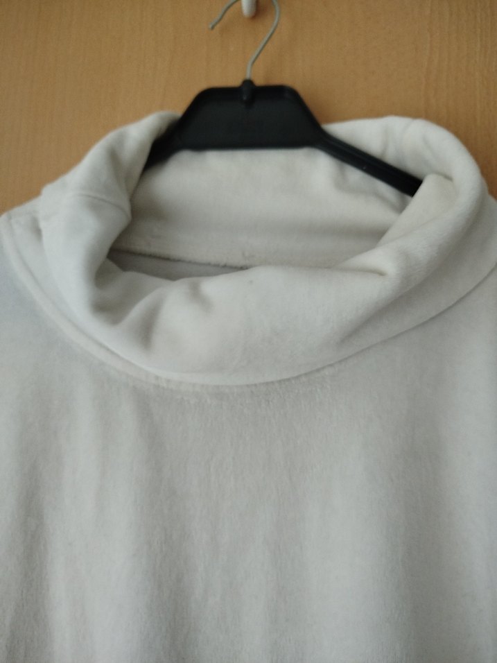 Uzun Kollu Yüksek Yakalı Beyaz Bluz - Görsel 2