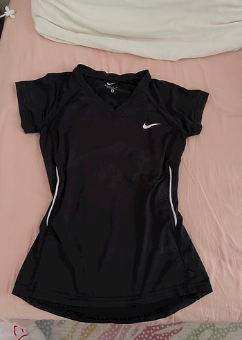 Nike Siyah V Yaka Sporcu tişört