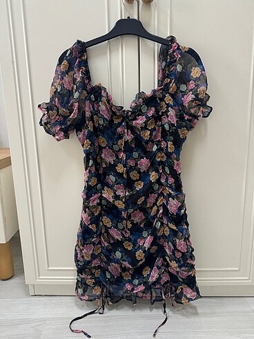 Beyoğlu Butik Çiçekli düşük omuz büzgülü elbise gece şık davet