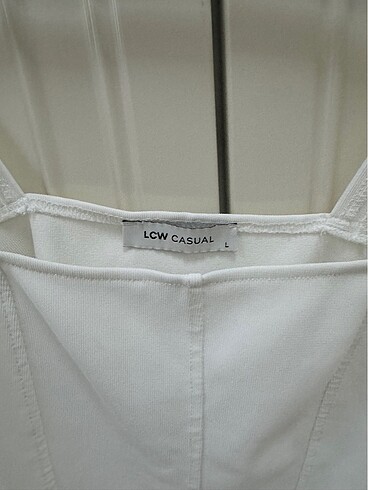 l Beden Lc Waikiki crop kare yaka beyaz