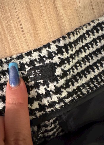 Düğmeli İşlemeli Mini şort - Görsel 2