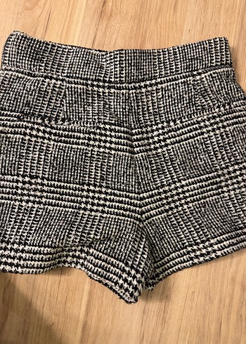 Düğmeli İşlemeli Mini şort - Görsel 3