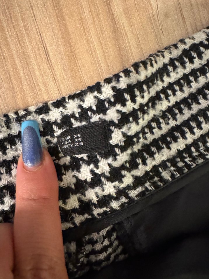 Düğmeli İşlemeli Mini şort - Görsel 2