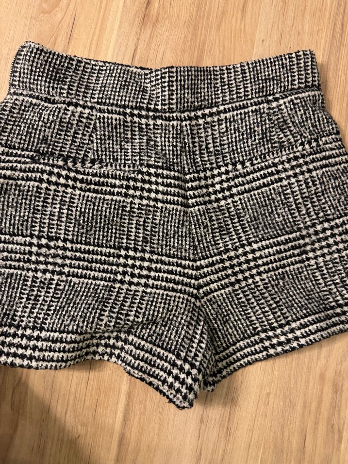 Düğmeli İşlemeli Mini şort - Görsel 3