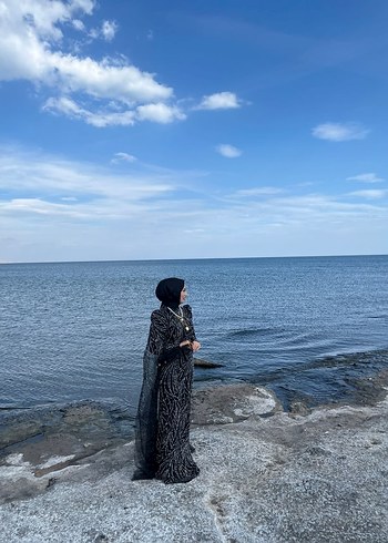 Uzun Siyah Bağlamalı Kadın Elbisesi - Görsel 2