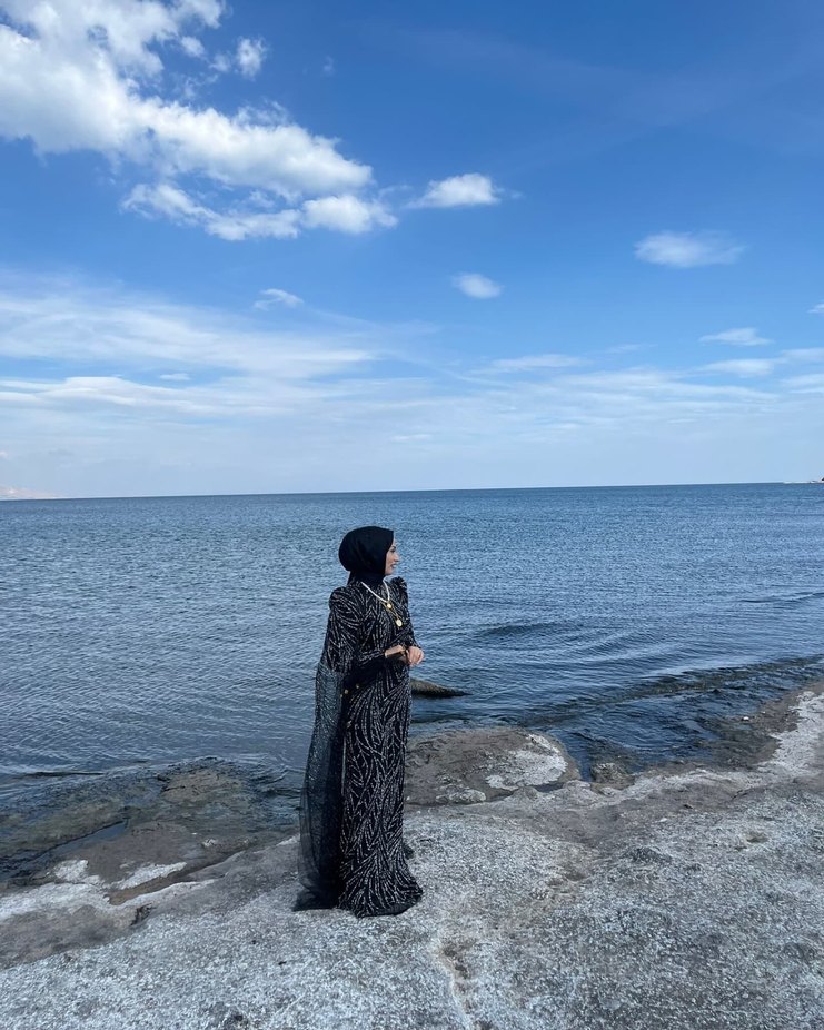 Uzun Siyah Bağlamalı Kadın Elbisesi - Görsel 2