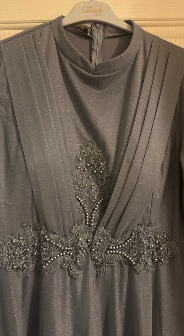 Uzun Kollu Yüksek Yakalı gri Nakışlı Elbise - Görsel 4