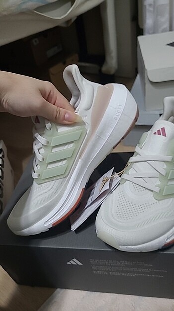 38 Beden Adidas Ultraboost Light Kadın Ayakkabı