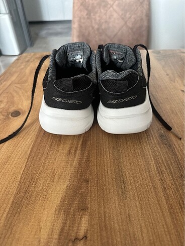37 Beden siyah Renk Skechers