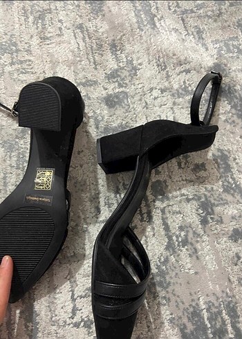 Siyah Süet Tokalı Stiletto Topuklu Kadın Ayakkabı - Görsel 5