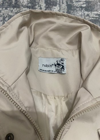 Düğmeli Bej Kısa Kollu Uzun Yağmurluk - Görsel 2