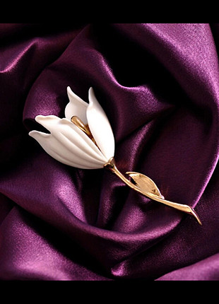 universal Beden beyaz Renk Tulip Broş