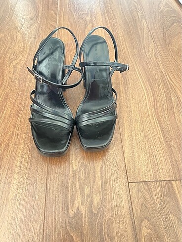 Pull&Bear Topuklu Sandalet