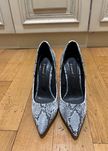 KEMAL TANCA YILAN DESENLİ TOPUK DETAYLI STİLLETO - Görsel 4