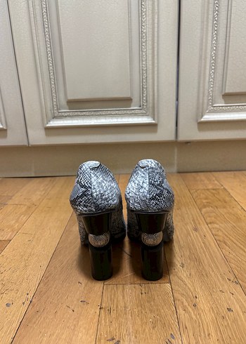 KEMAL TANCA YILAN DESENLİ TOPUK DETAYLI STİLLETO - Görsel 3