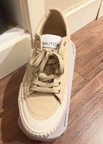 Nautica Bej Sneaker Siklik Ve Rahatlik Bir Arada