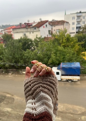 Altın renkli eklem yüzükleri - Görsel 2