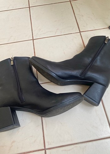 39 Beden Siyah Deri Kadın Topuklu Bot