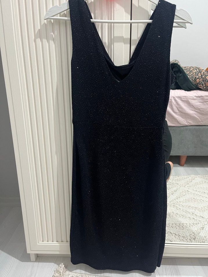 Siyah V Yakalı Drapeli Midi Elbise - Görsel 5