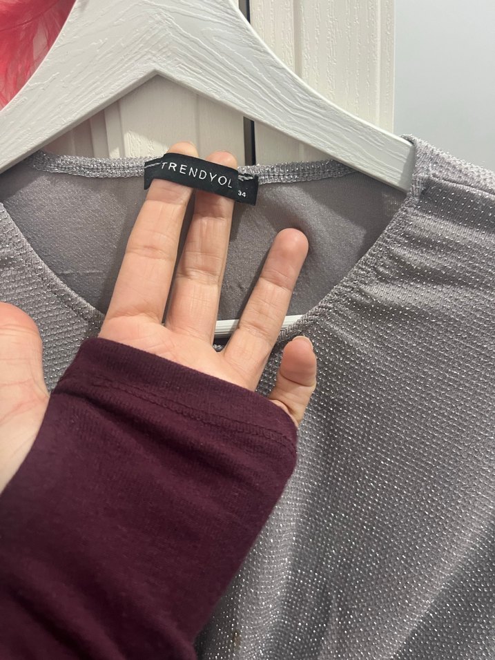 Düğmeli V Yaka Gri Kadın Bluz - Görsel 3