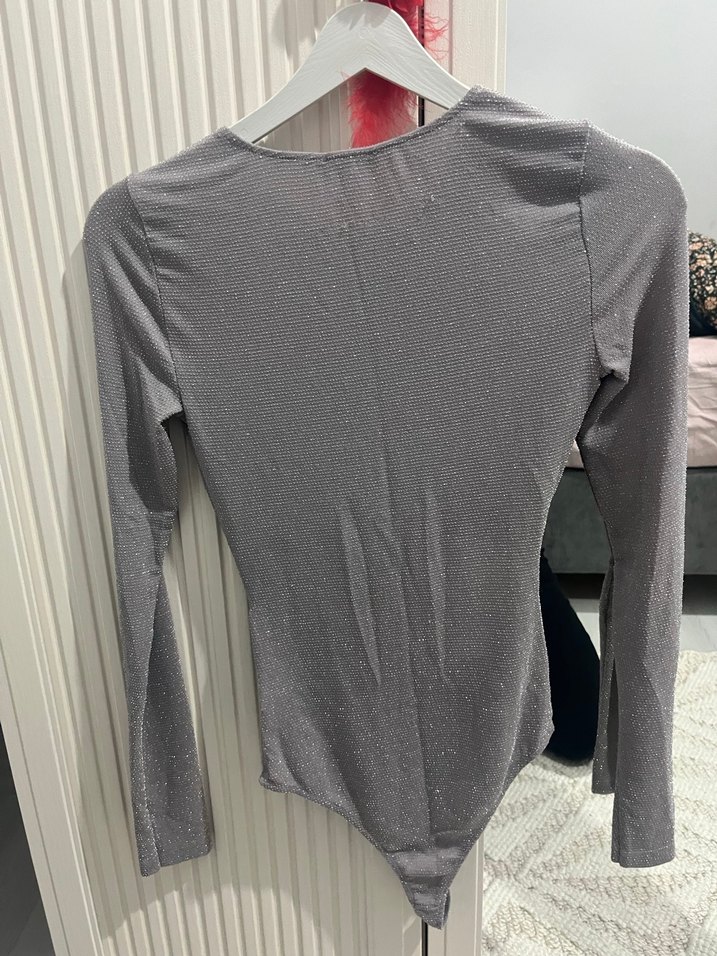 Düğmeli V Yaka Gri Kadın Bluz - Görsel 2