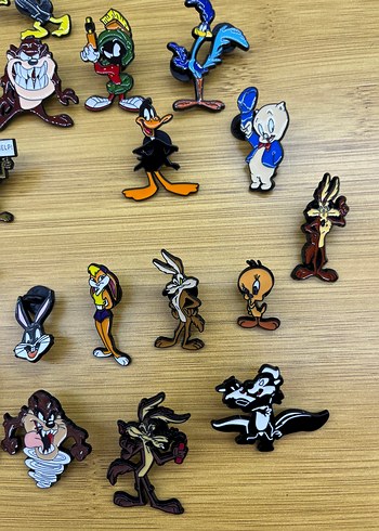 Beden Renk Looney Tunes Animasyon Pin/Broş