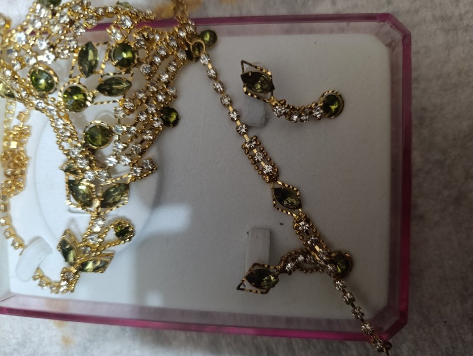 Altın Renkli İşlemeli Kadın Takı Seti - Görsel 4