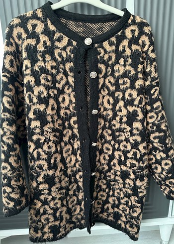 Düğmeli Kahverengi Yılan Desenli Örgü Kadın Hırka - Görsel 2