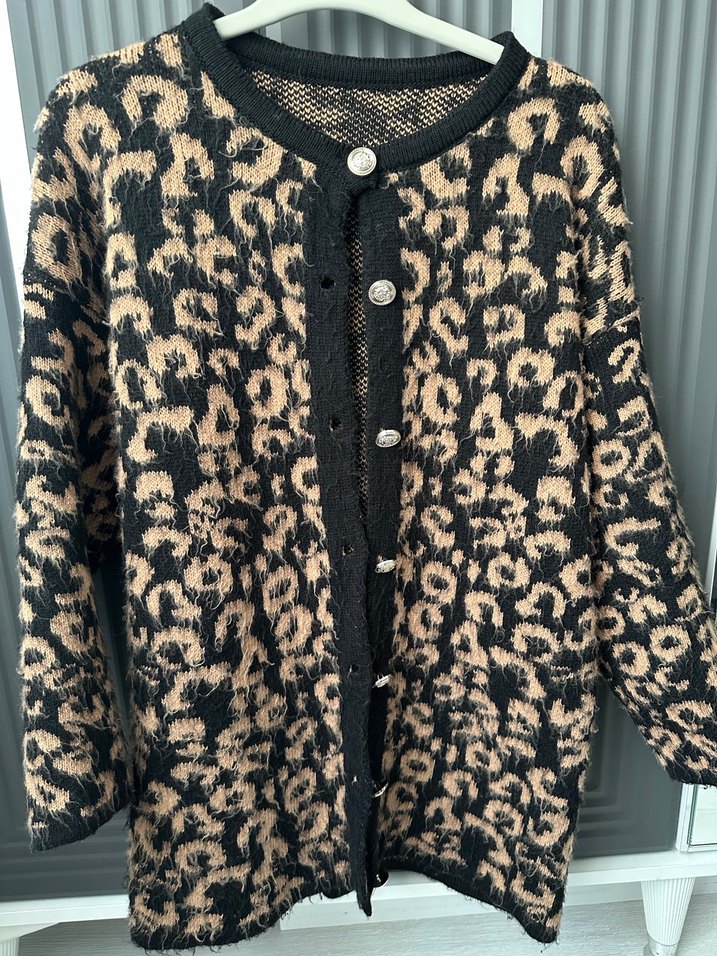 Düğmeli Kahverengi Yılan Desenli Örgü Kadın Hırka - Görsel 2