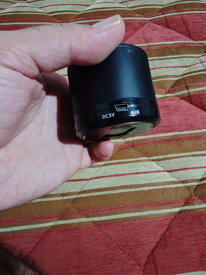 Küçük Siyah Bluetooth Hoparlör - Görsel 4