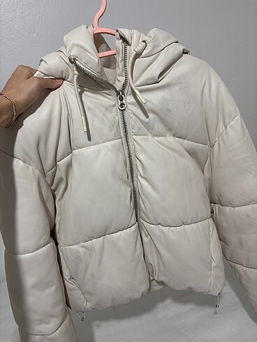 m Beden BERSHKA krem mont