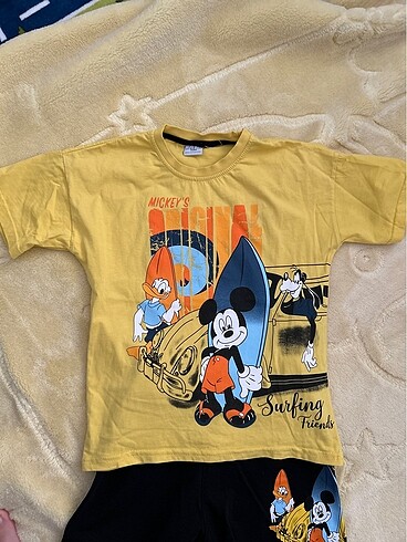 Diğer Erkek çocuk 4/5 yaş şort takım mickey