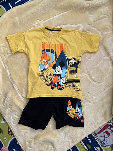 Erkek çocuk 4/5 yaş şort takım mickey