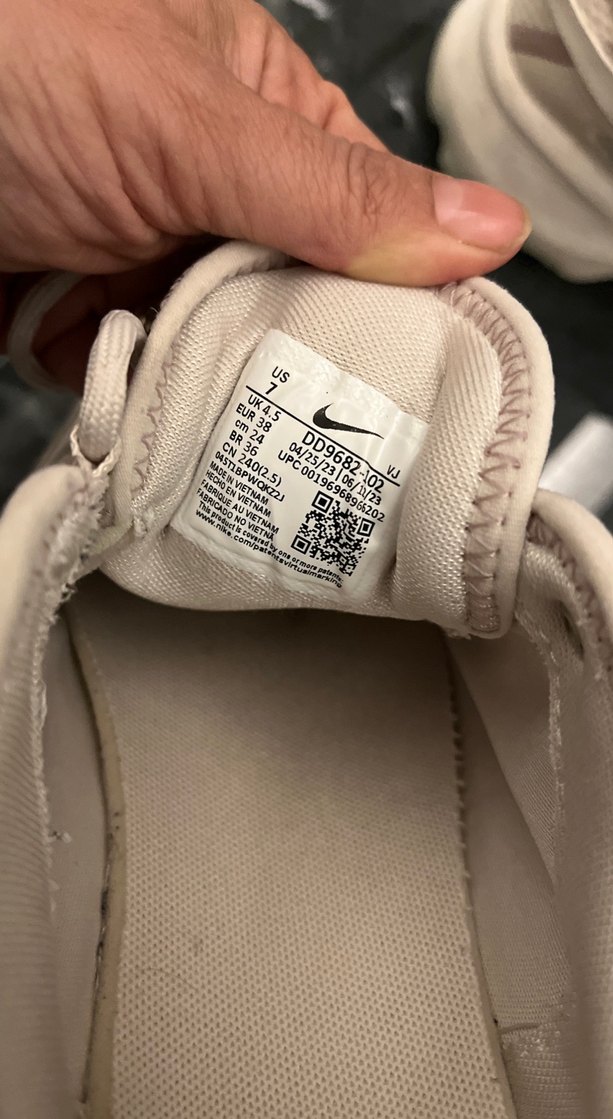 Nike Beyaz Gri Bağcıklı Kadın Spor Ayakkabı - Görsel 4