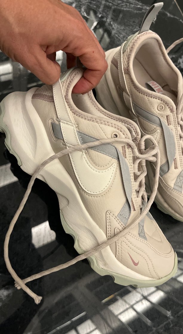 Nike Beyaz Gri Bağcıklı Kadın Spor Ayakkabı - Görsel 2