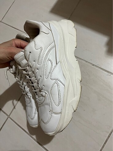 37 Beden beyaz Renk Bershka 37 numara spor ayakkabi