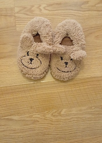 Kız Çocuk Bej Kürklü Nakışlı Ev Terliği - Görsel 2