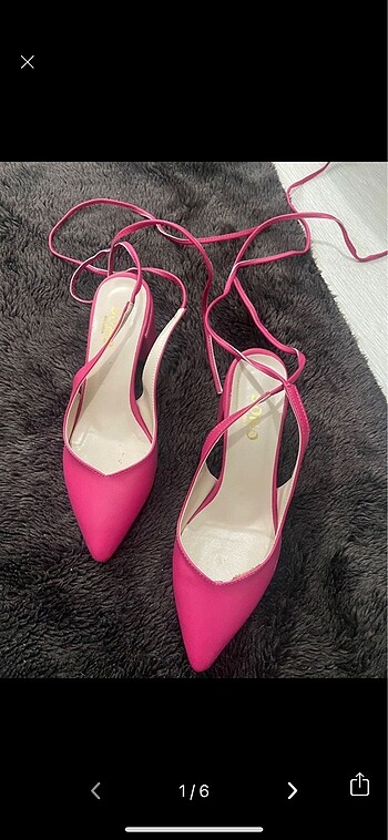 Pembe topuklu