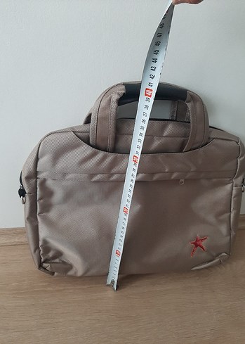 evrak veya bilgisayar çantası olabilir